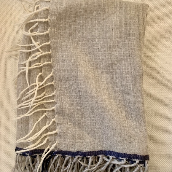 Barneys New York Scarf - Picture 3 of 6